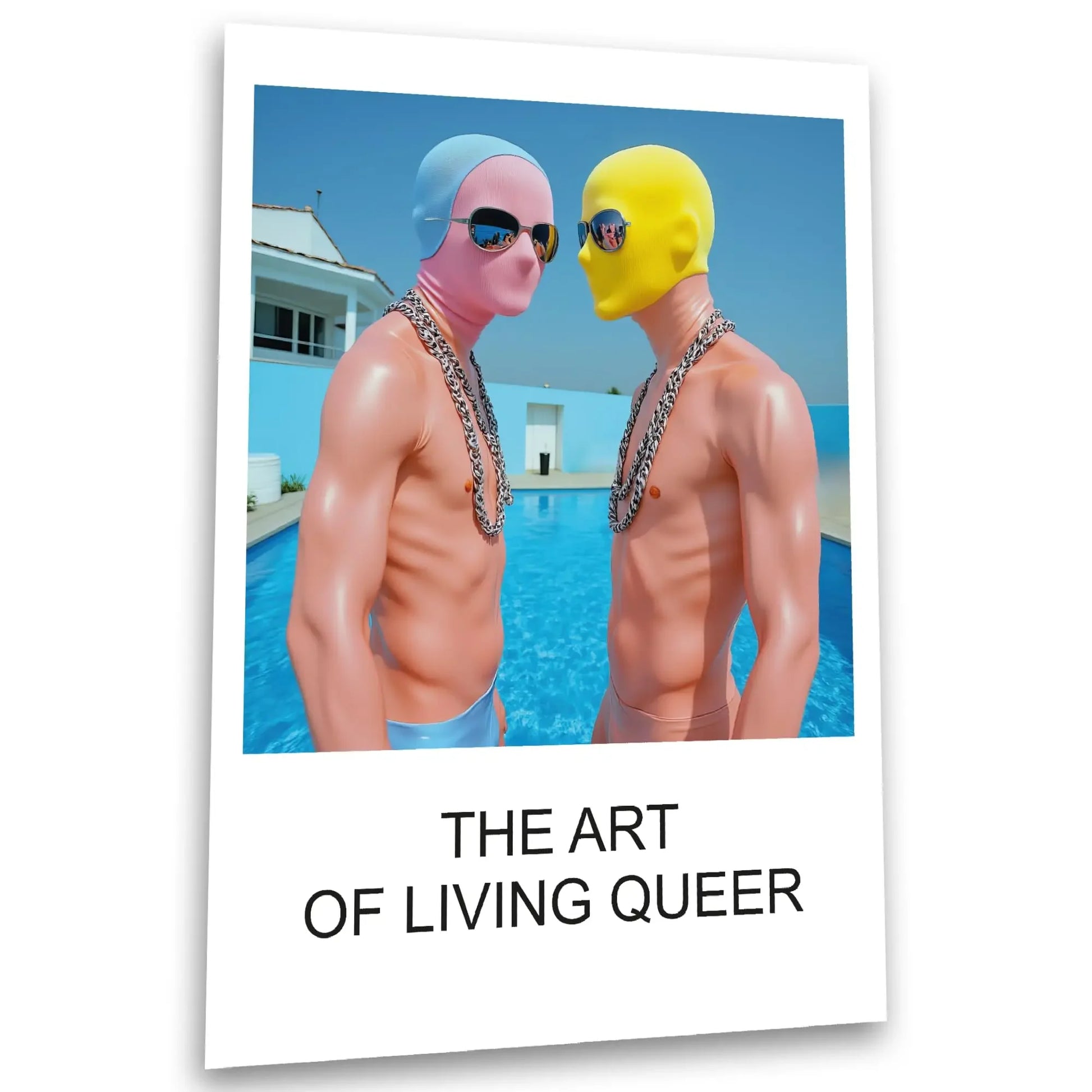 Schwules Paar am Pool in pinken und gelben Badehauben, Surrealismus-Poster