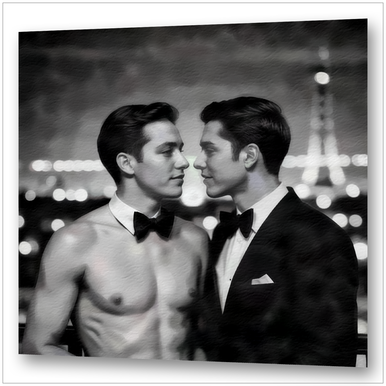 Zwei elegante Männer vor Eiffelturm - S/W-Aquarell-Fotografie - Verliebt in Paris - Leinwandbild
