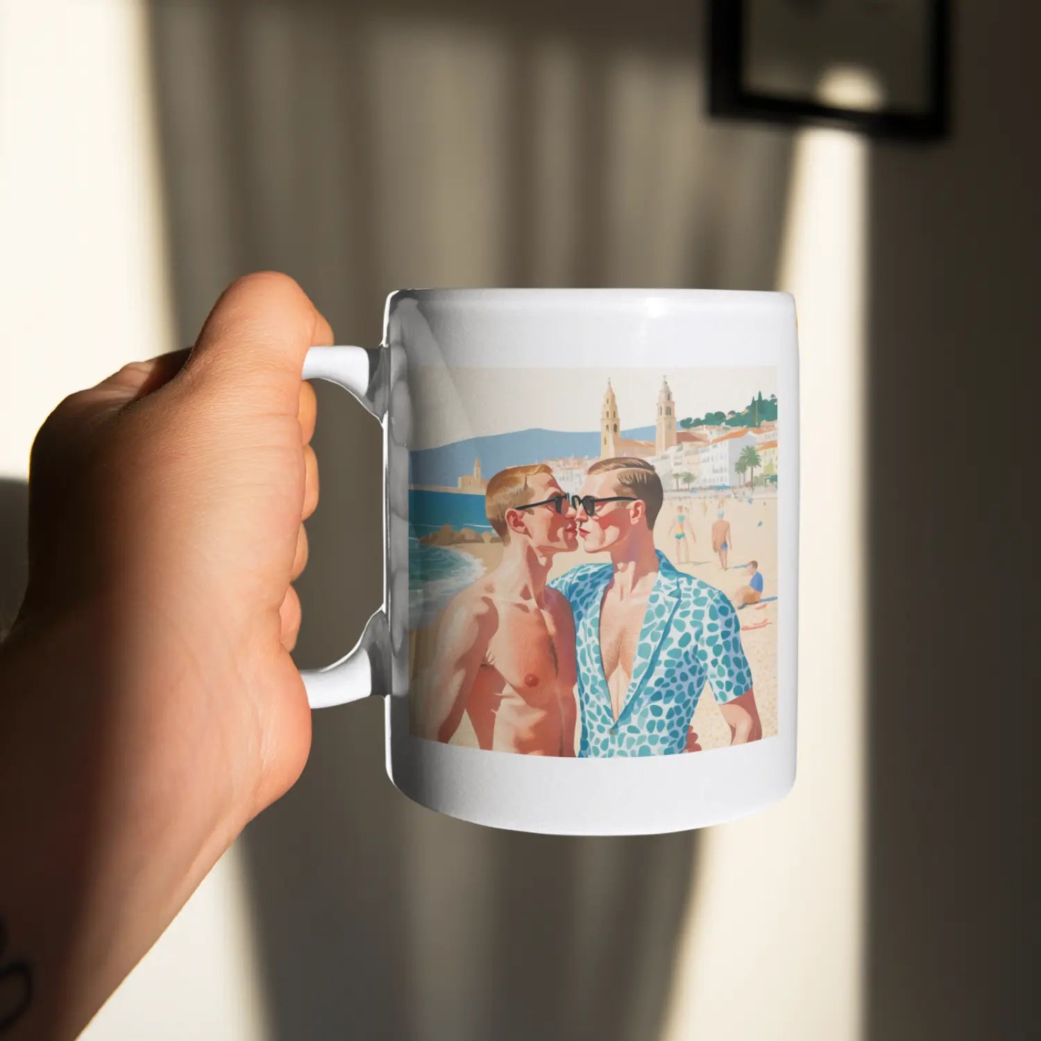 Kuss am Strand von Sitges - Gay Love Tasse | Kunstwerk Bilder KUNSTWERK BILDER
