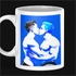 Zwei Männer in leidenschaftlichem Kuss und Umarmung - Minimalistischer Aquarell-Stil in Blau und Weiß - Blue Boys Premium Tasse - Gay Fine Art

